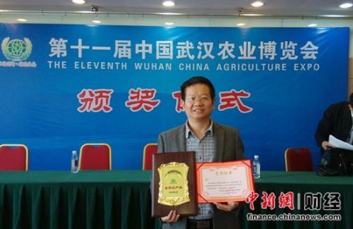 武汉精武人家鸭脖有限公司产品勇夺两项&ldquo;农产品金奖&rdquo;。